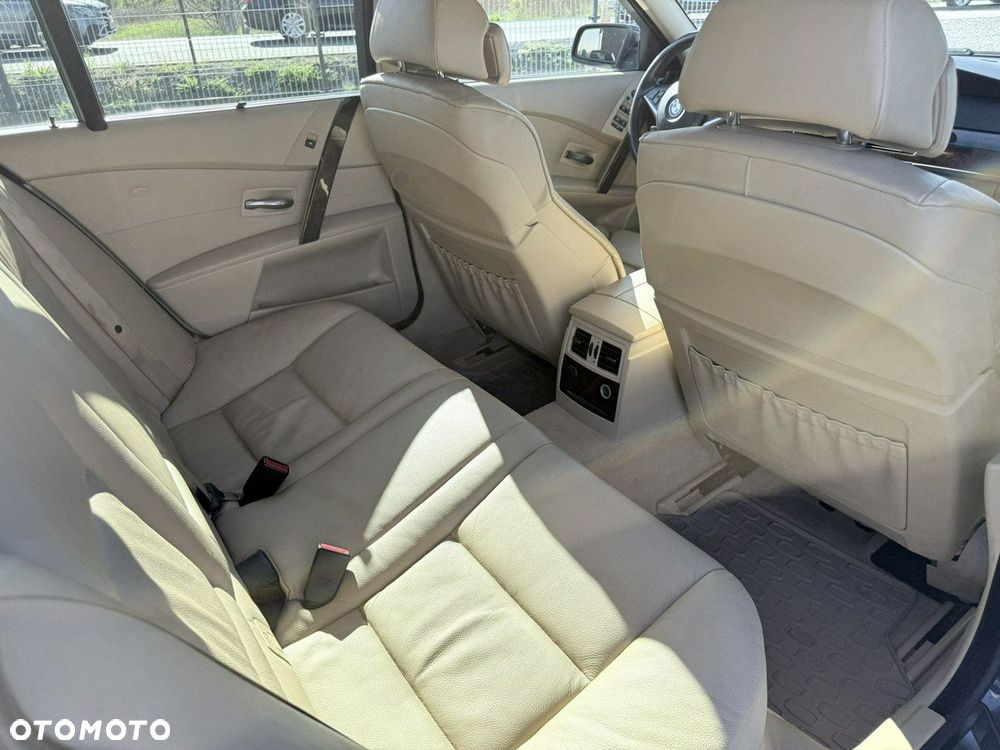BMW Seria 5 525d - 19