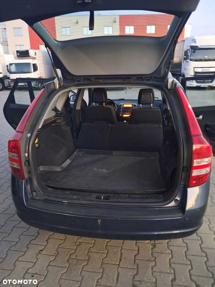 Kia Ceed - 4