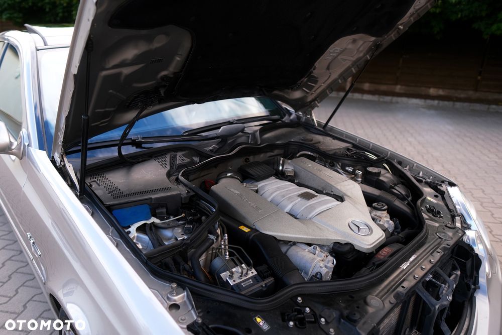 Mercedes-Benz Klasa E 63 AMG - 40