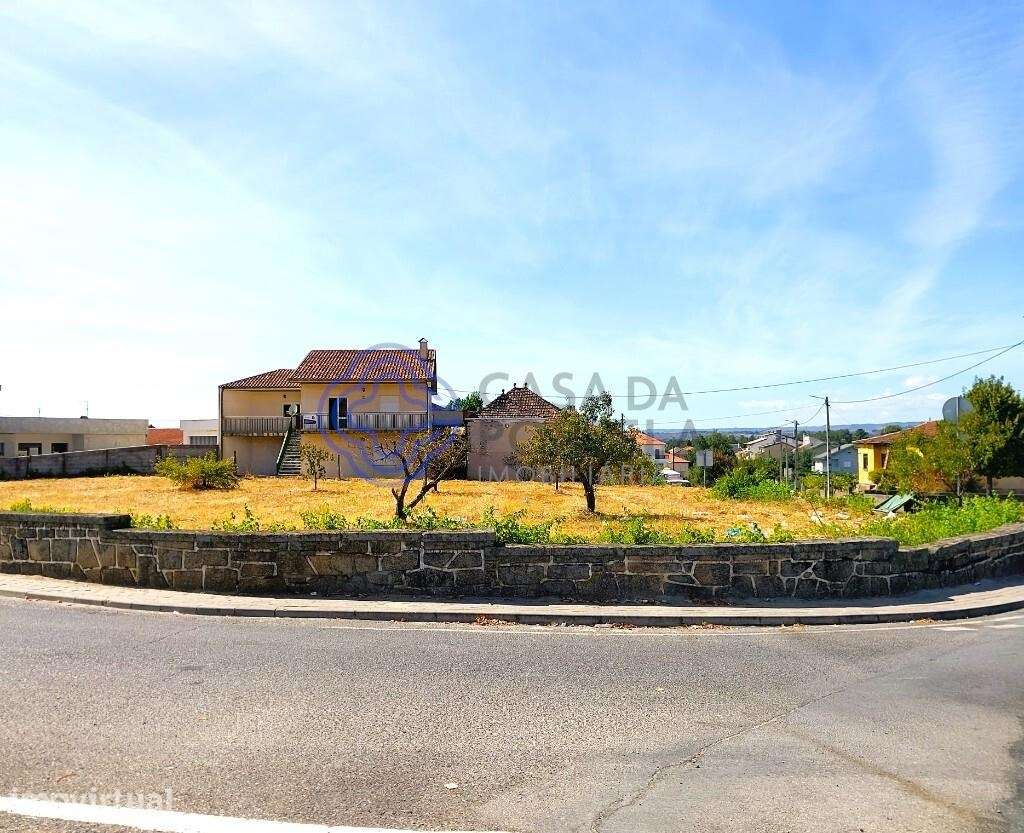 No centro de Torre de D. Chama, moradia com mais de 1500m2 de terreno - Grande imagem: 2/27