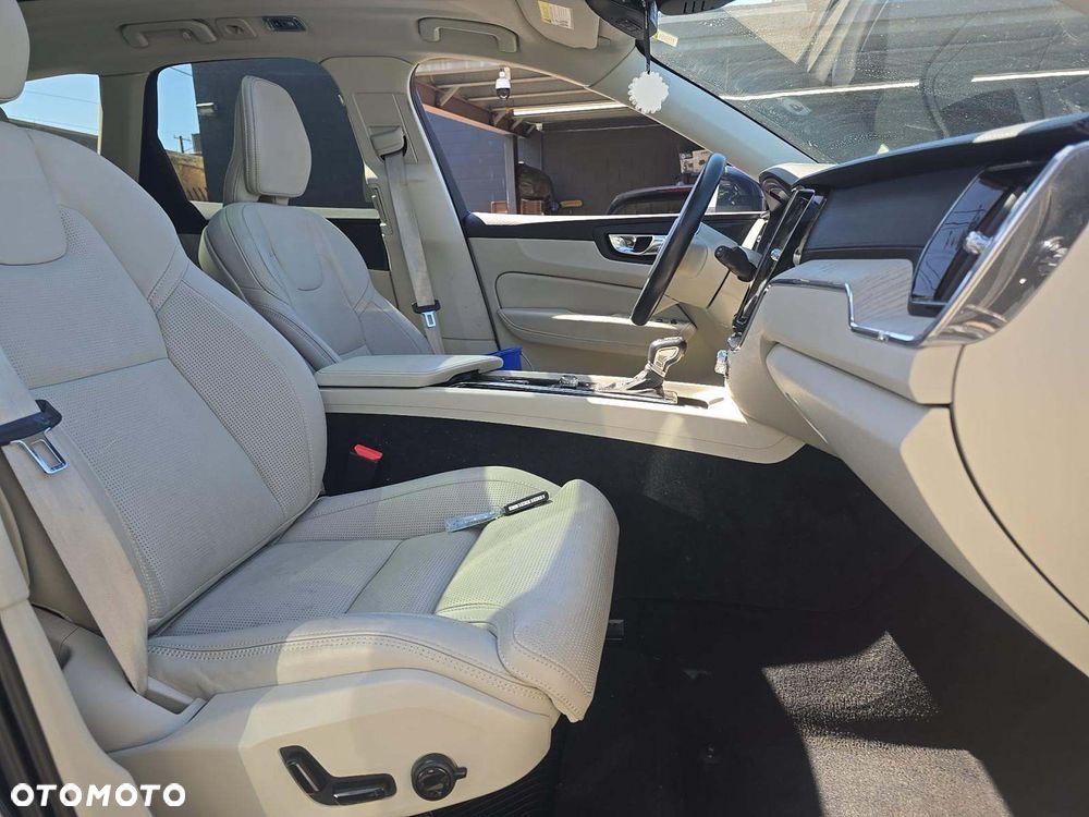 Volvo XC 60 - 8