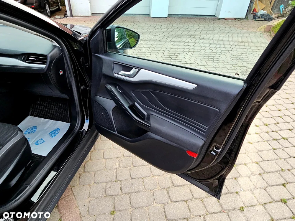 Ford Focus Turnier 1.5 EcoBlue Start-Stopp-System TITANIUM - 28