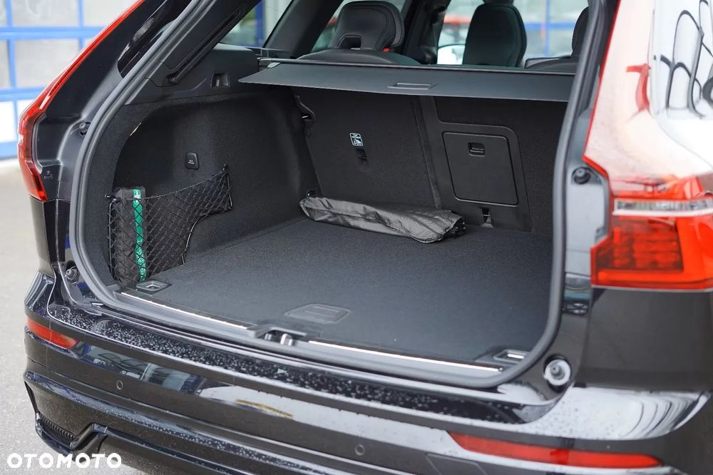 Volvo XC 60 B5 B AWD Plus Black Edition - 11