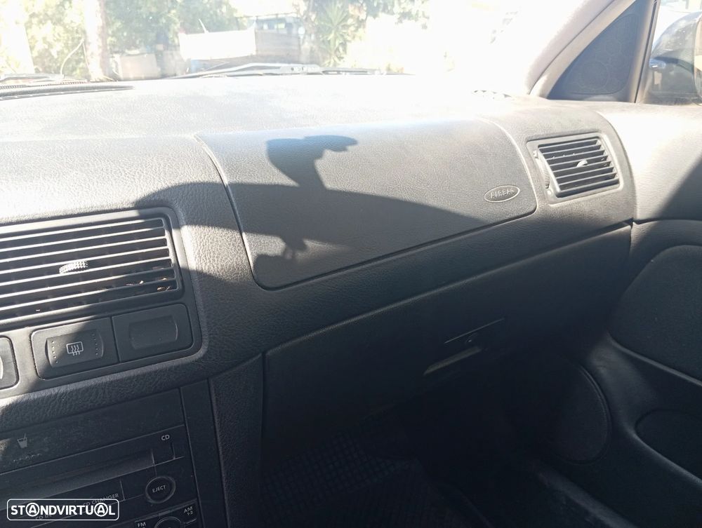 VW Golf 1.9 TDi 25 Anos - 17