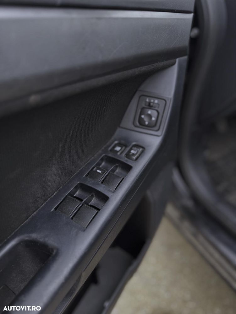 Mitsubishi Lancer Sportback 1.6 Invite A80 - 8