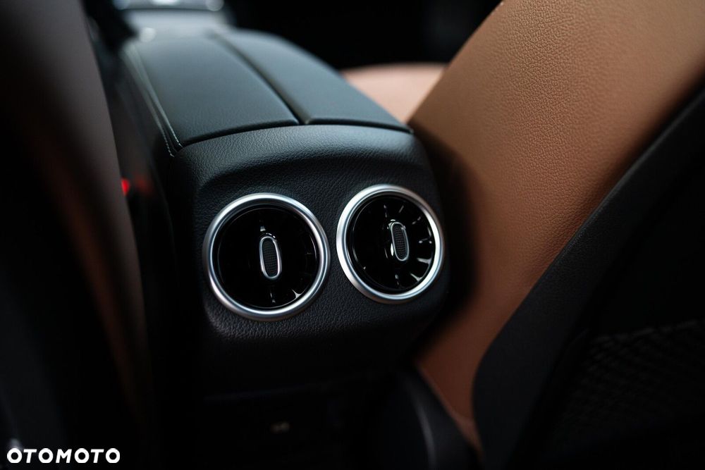Mercedes-Benz CLA - 35