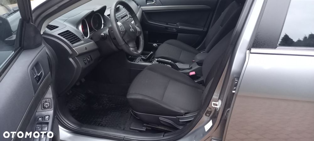 Mitsubishi Lancer - 9