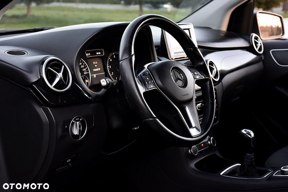 Mercedes-Benz Klasa B 180 BlueEFFICIENCY Edition Style - 27
