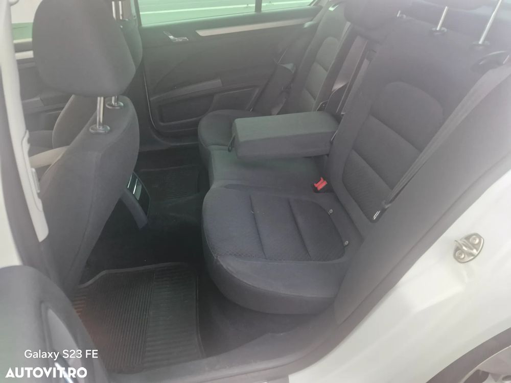 Skoda Superb 2.0 TDI Elegance DSG - 11