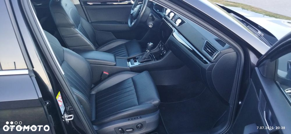 Skoda Superb 2.0 TDI 4x4 L&K DSG - 17