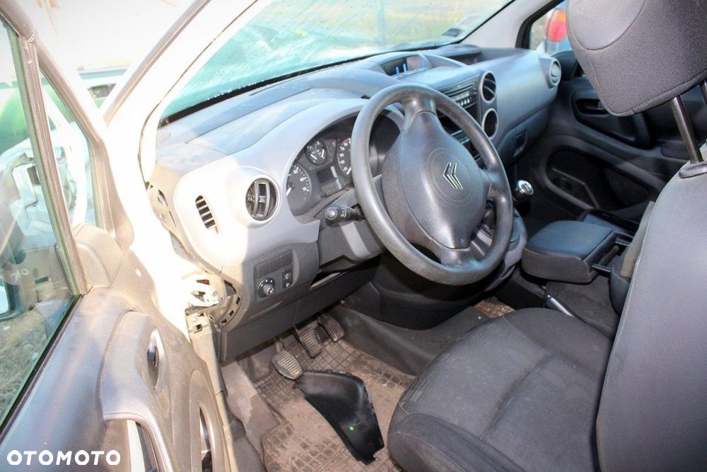 Citroen Berlingo 2008 1.6HDI 9HX (MASKA, ZDERZAK, LAMPA, BŁOTNIK, DRZWI, SZYBA, FOTEL) - 8