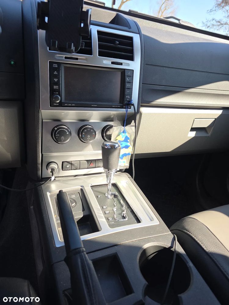 Dodge Nitro 2.8 CRD SXT - 5