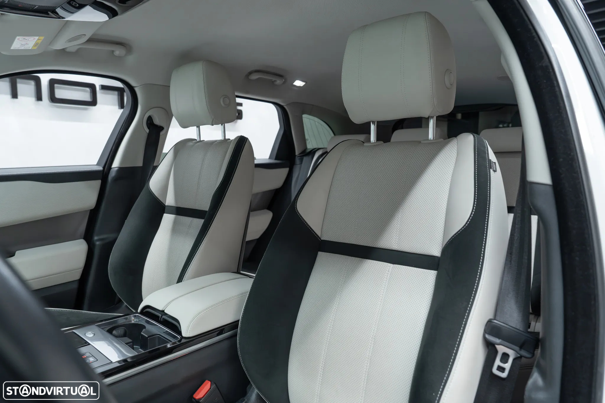 Land Rover Range Rover Velar 2.0 P400e AWD R-Dynamic SE - 23