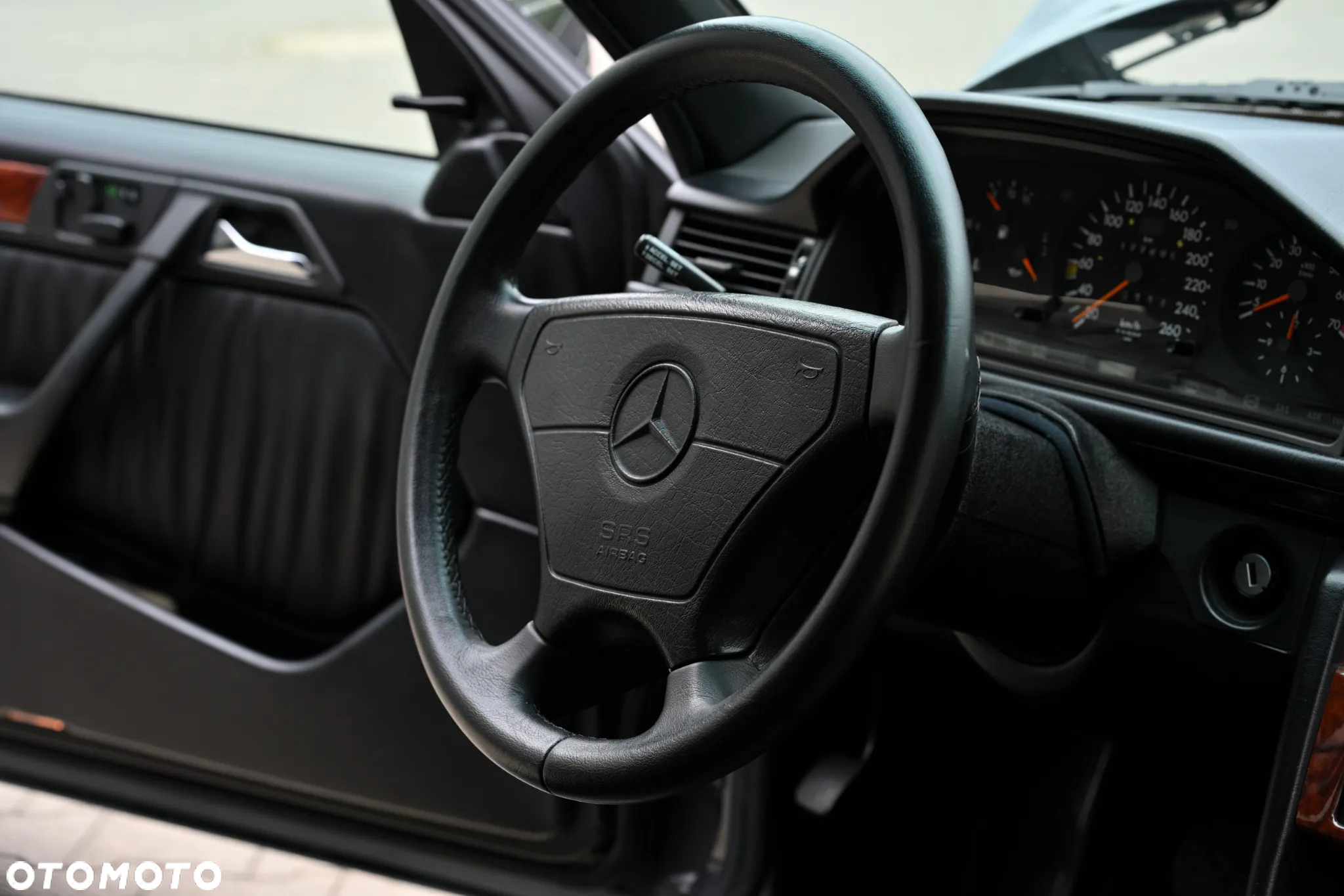 Mercedes-Benz Klasa E - 21