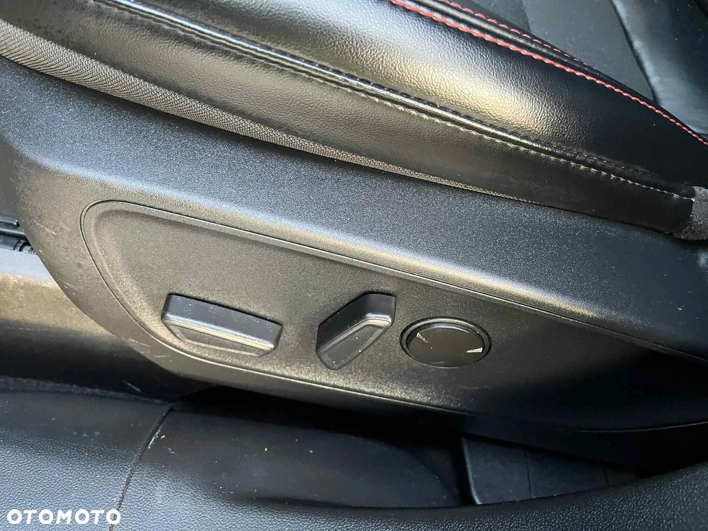 Ford Kuga 1.5 EcoBoost ST-LINE - 13