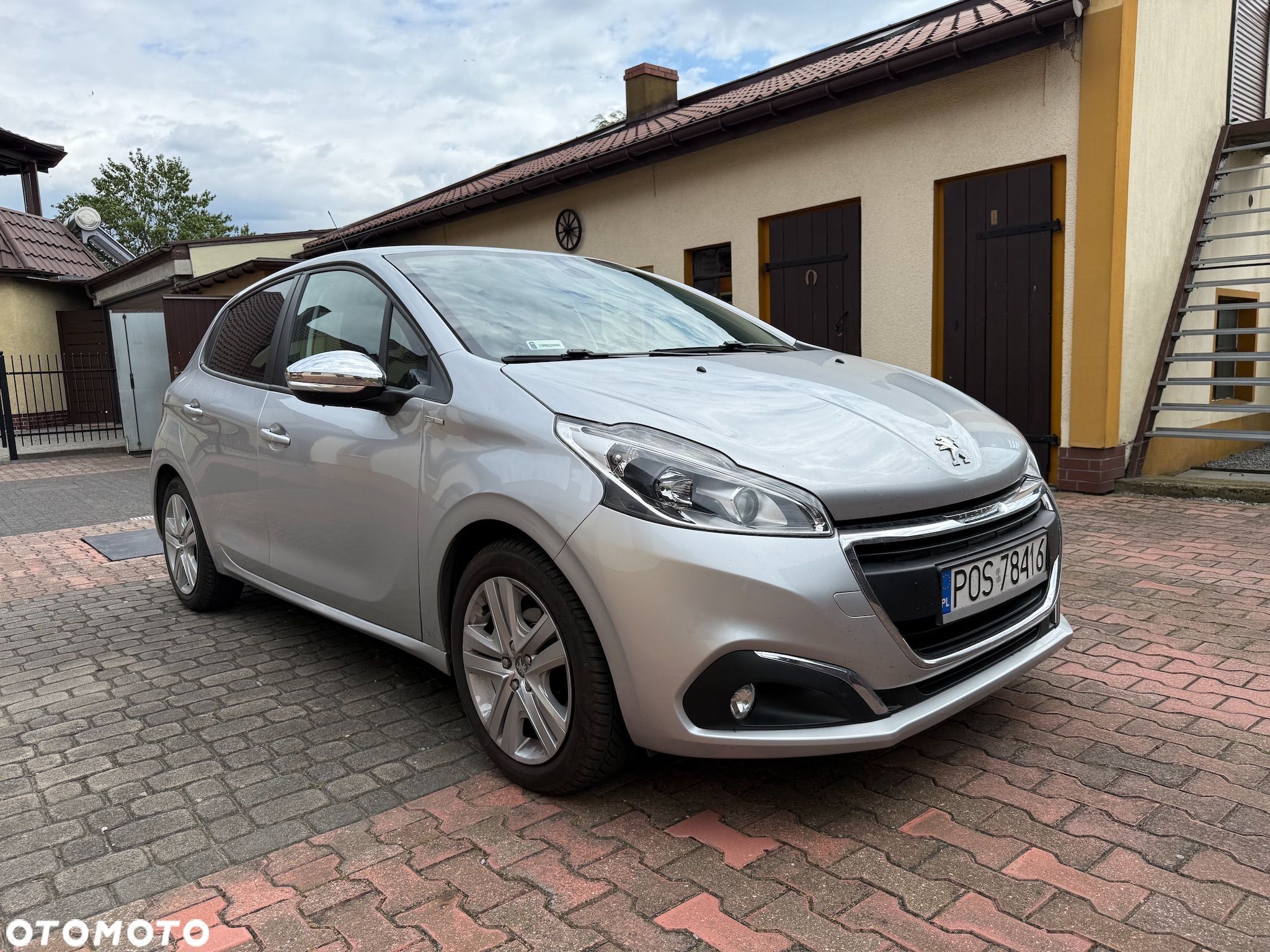 Peugeot 208 - 1