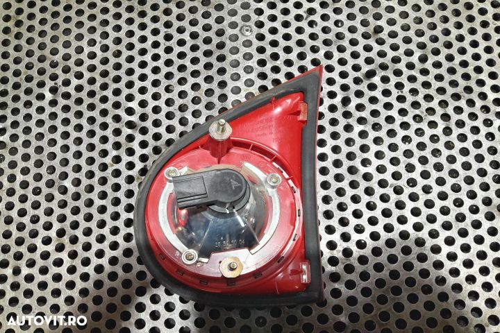 Lampa / Tripla stop stanga pe hayon 1K6945093E 1K6945093E Volkswagen - 3