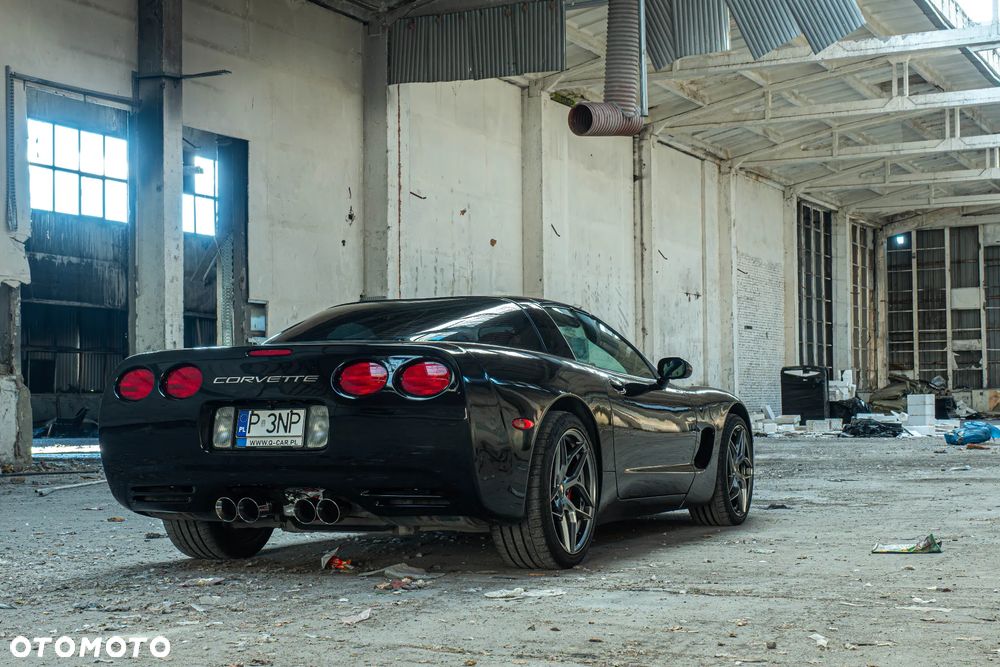 Chevrolet Corvette - 11