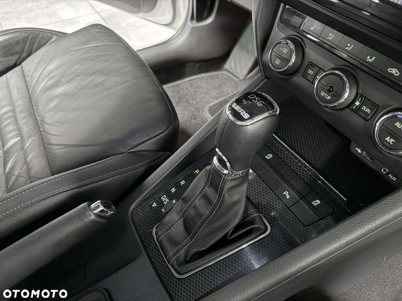 Skoda Octavia 2.0 TDI RS DSG - 23