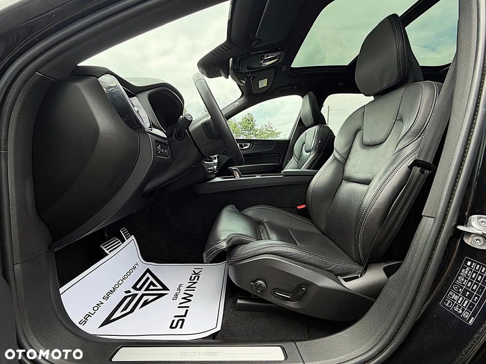 Volvo XC 60 T6 AWD Recharge Plus Black Edition - 17