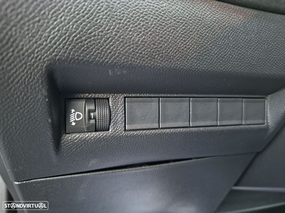 Peugeot e-2008 54 kWh Active - 23
