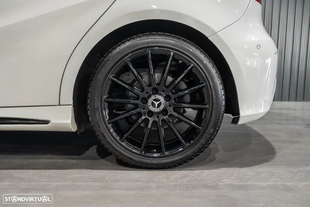 Mercedes-Benz A 180 AMG Line - 33