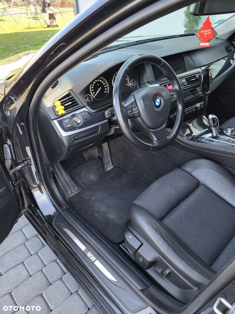 BMW Seria 5 525d - 12
