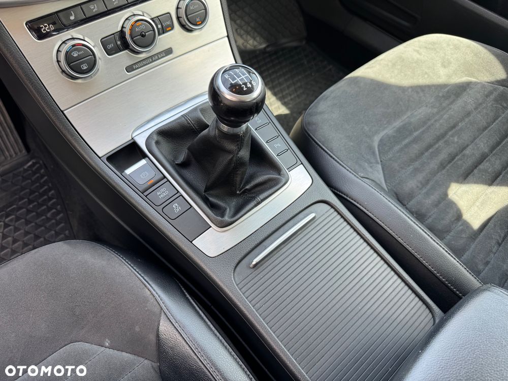 Volkswagen Passat Variant 1.6 TDI BlueMotion Technology Highline - 12