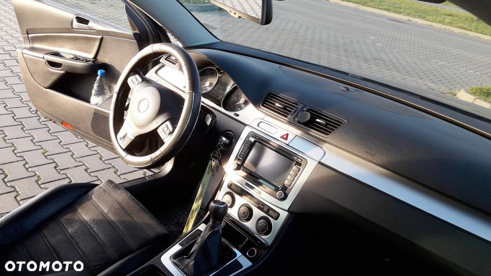 Volkswagen Passat 2.0 TDI DPF Highline - 23