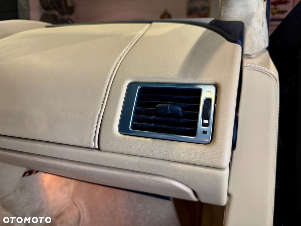 Aston Martin DB9 Standard - 15