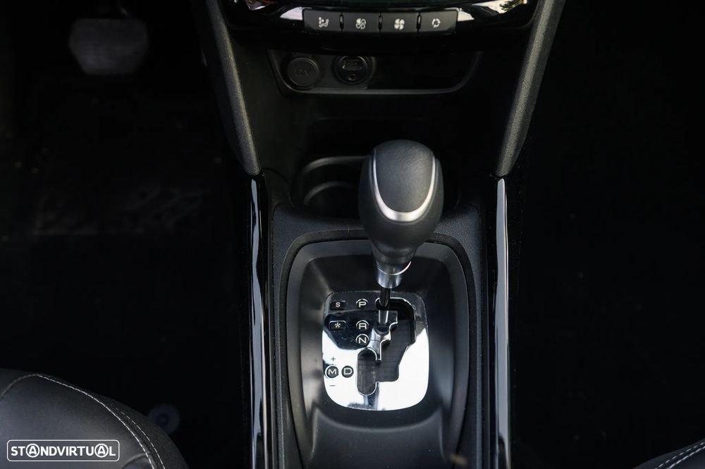 Peugeot 2008 1.2 PureTech Allure EAT6 - 23