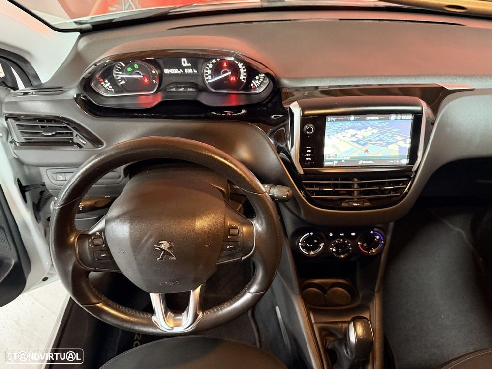 Peugeot 208 1.2 PureTech Signature - 9