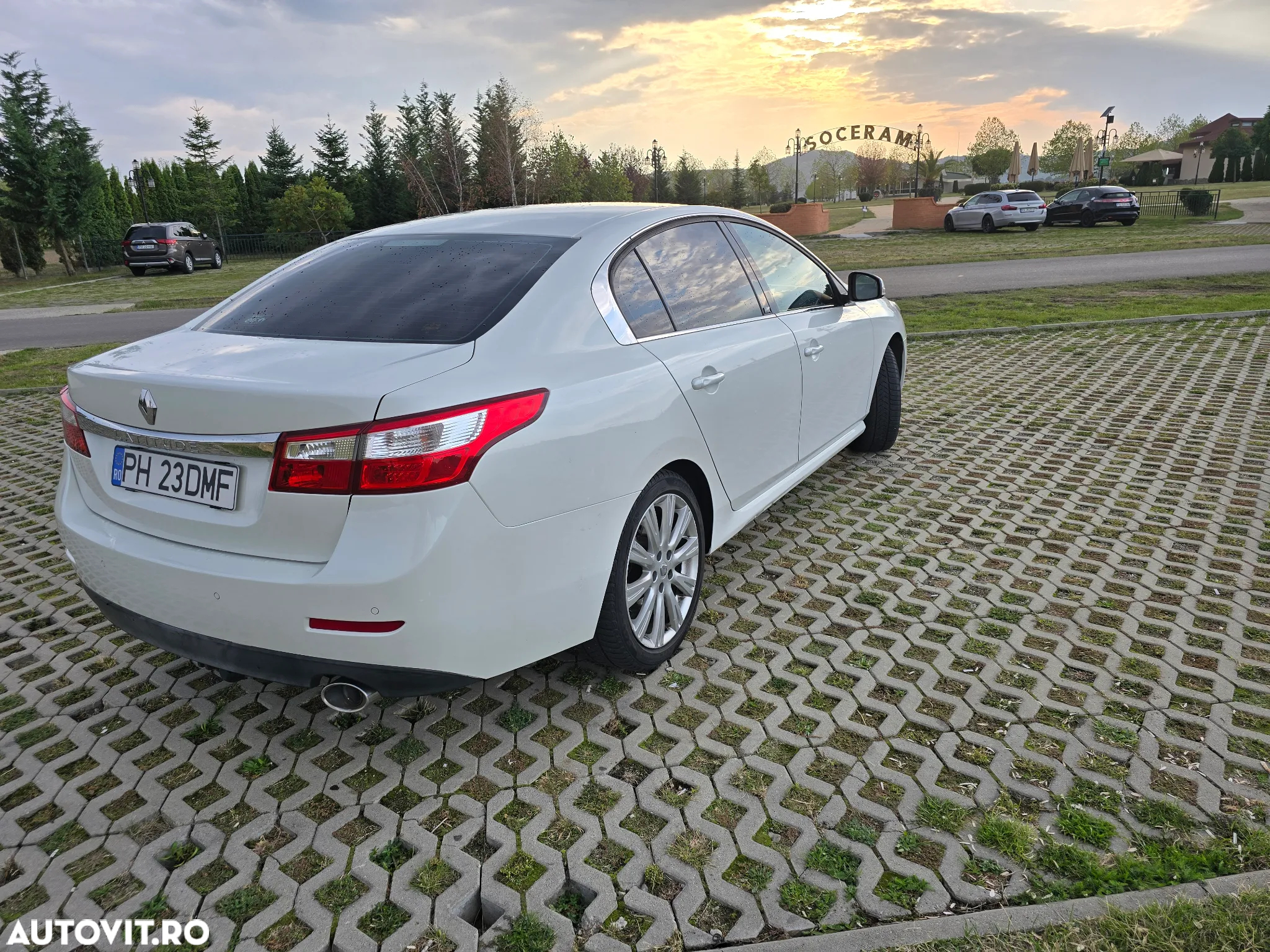 Renault Latitude 2.0 dCi Initiale Aut. - 4