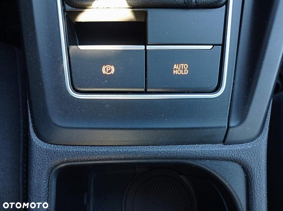 Volkswagen Golf - 28