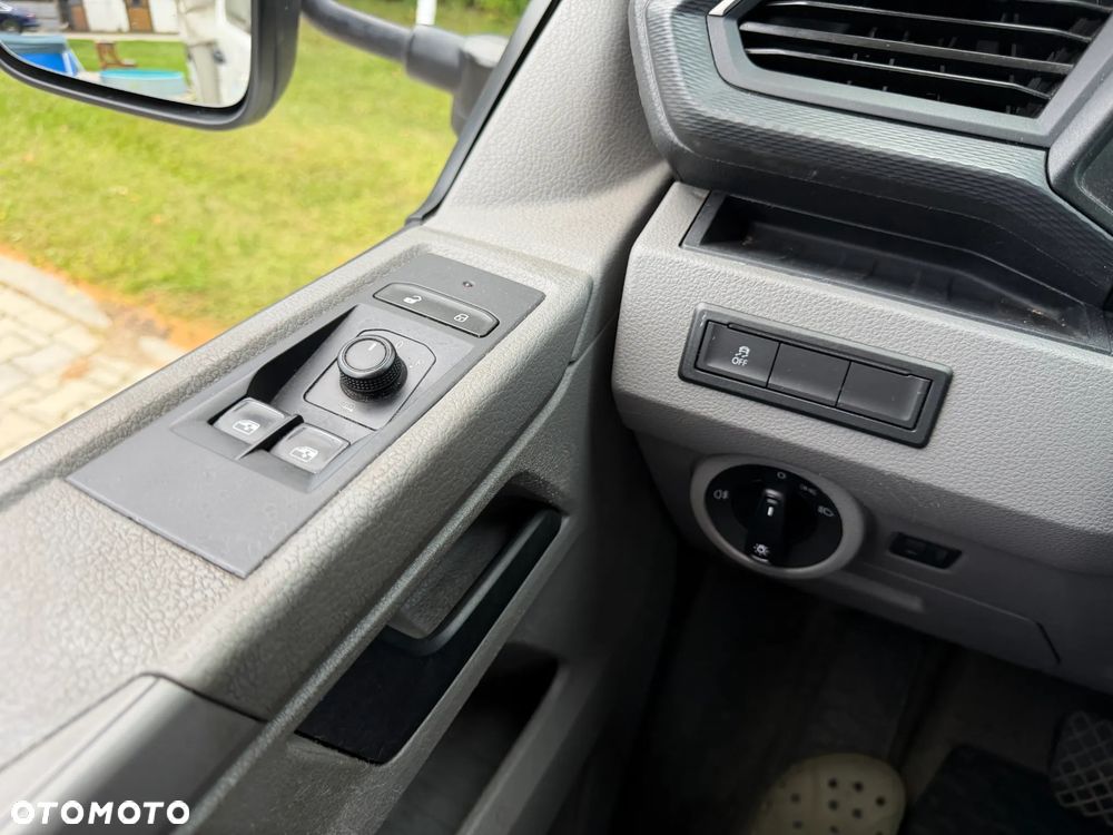 Volkswagen Transporter - 22