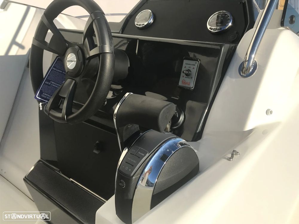 Quicksilver Activ 675 Sundeck - 12