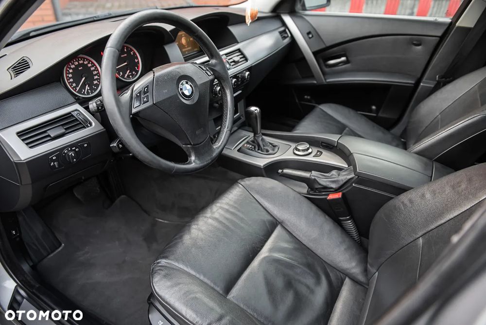 BMW Seria 5 523i Touring - 15