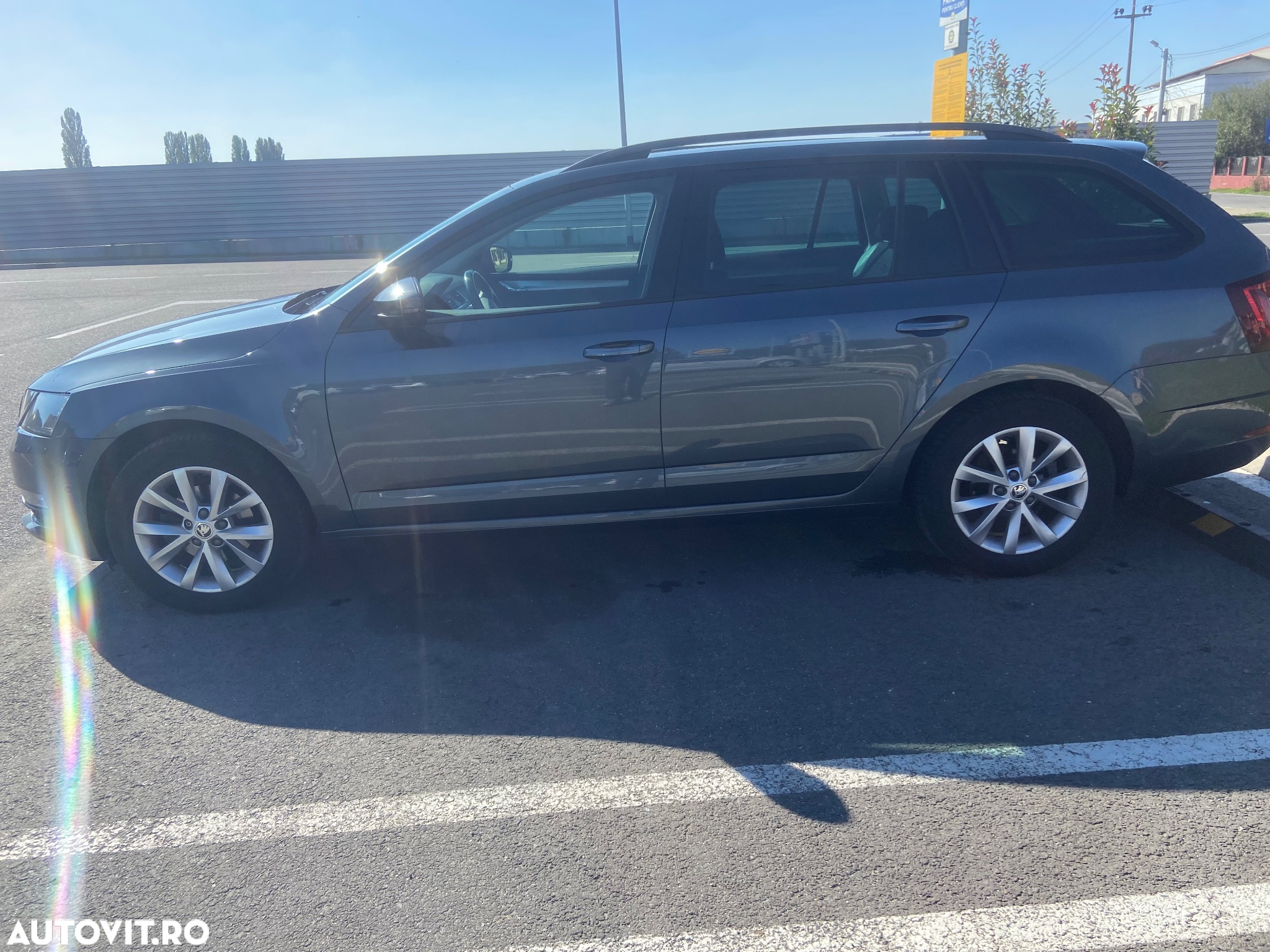 Skoda Octavia Combi Diesel 1.6 TDI Ambition - 4