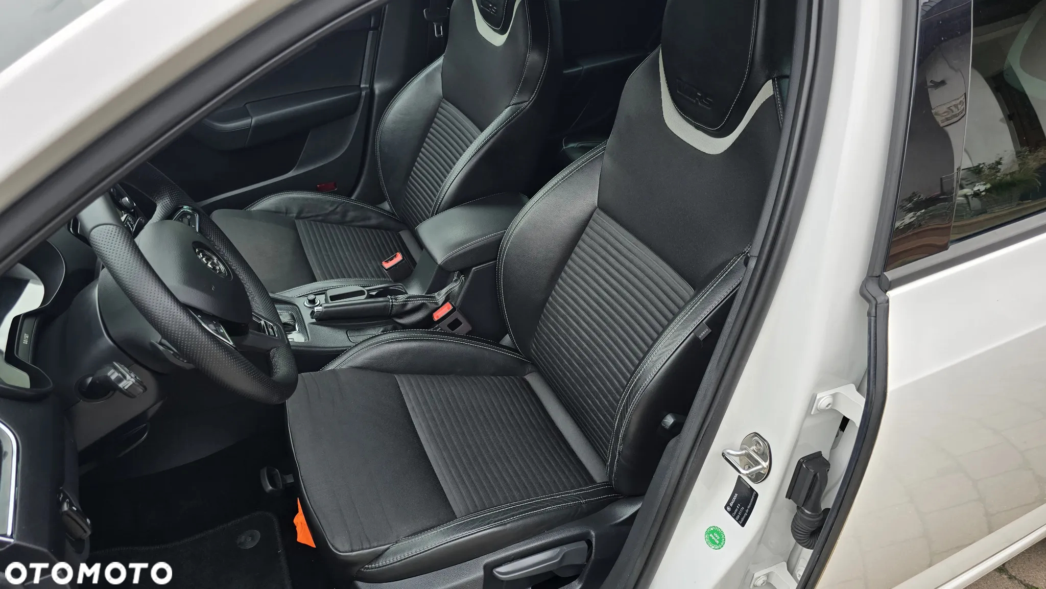 Skoda Octavia Combi 2.0 TDI DSG RS - 18