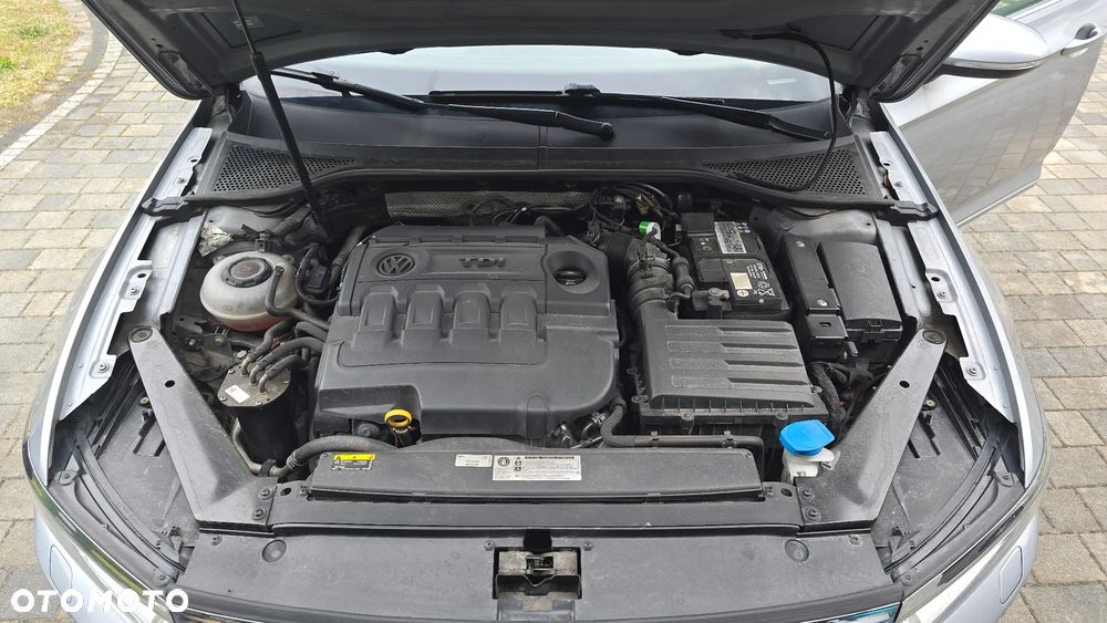Volkswagen Passat 2.0 TDI SCR Comfortline - 9