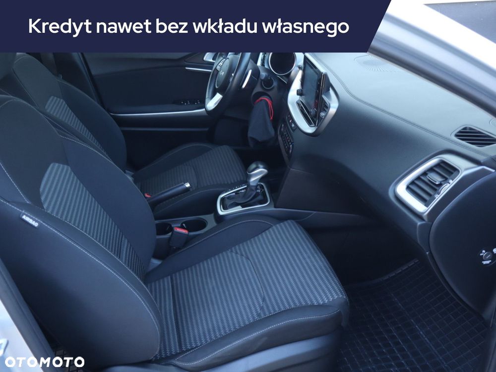 Kia Ceed - 11