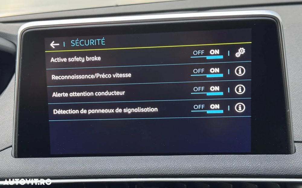 Peugeot 3008 Plug-In Hybrid 225 e-EAT8 GT - 28