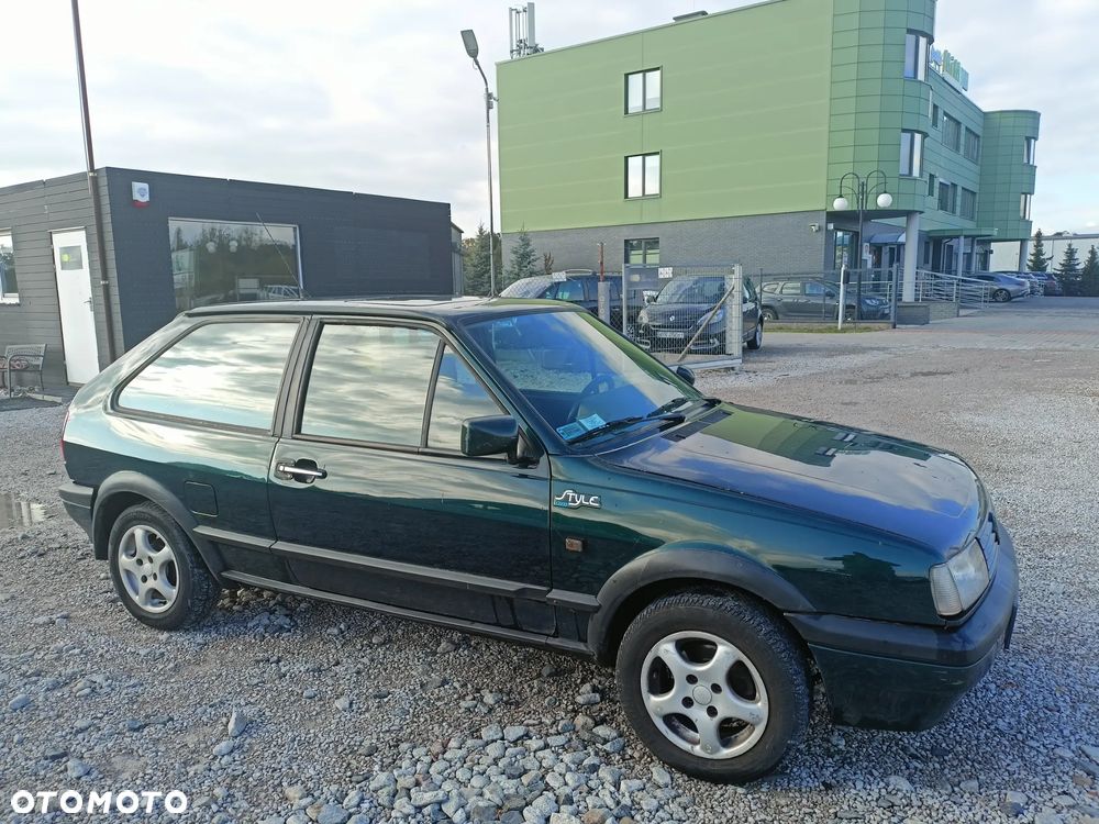 Volkswagen Polo Coupe 1.0 CL - 6