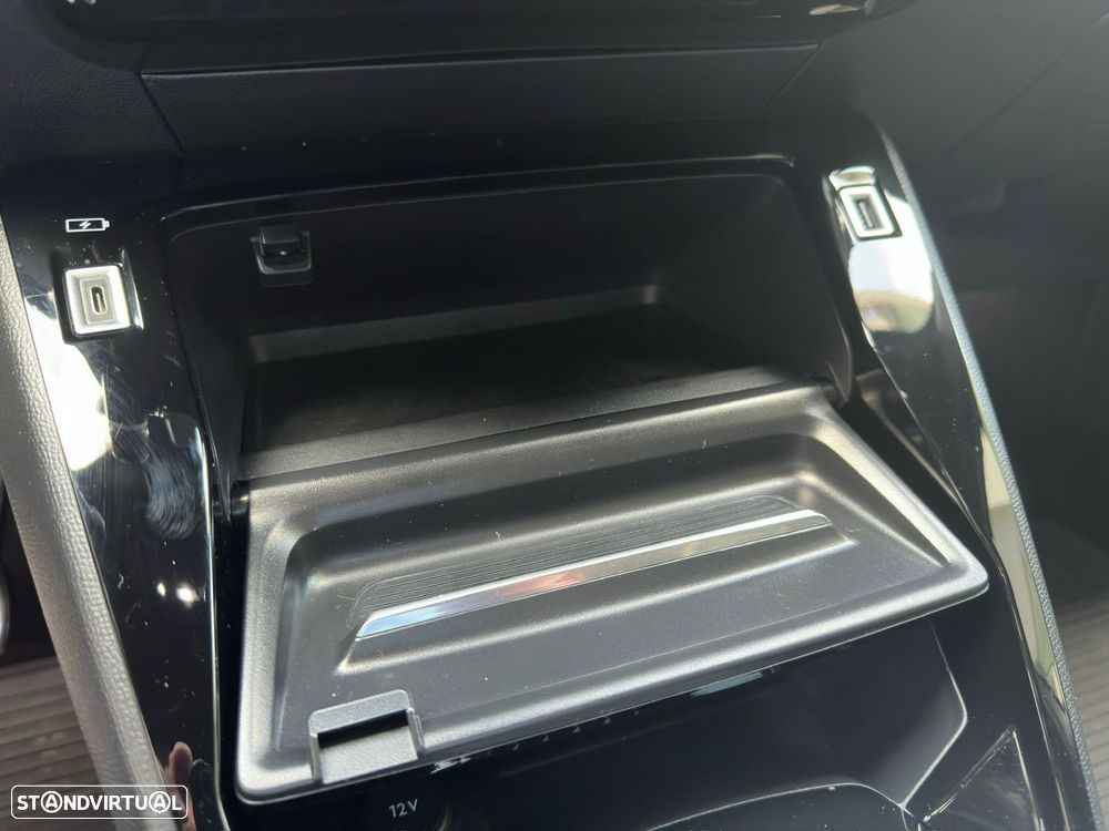 Peugeot e-2008 50 kWh GT - 16