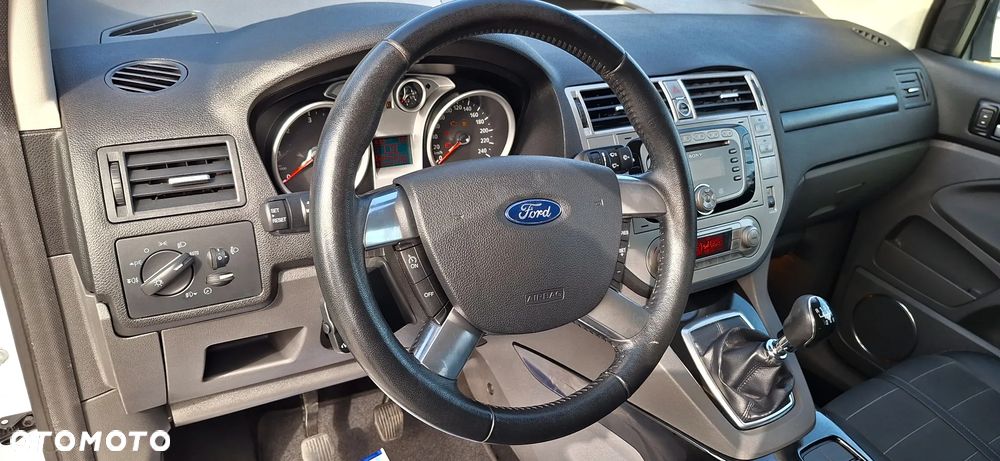 Ford Kuga 2.0 TDCi 2x4 Titanium - 17