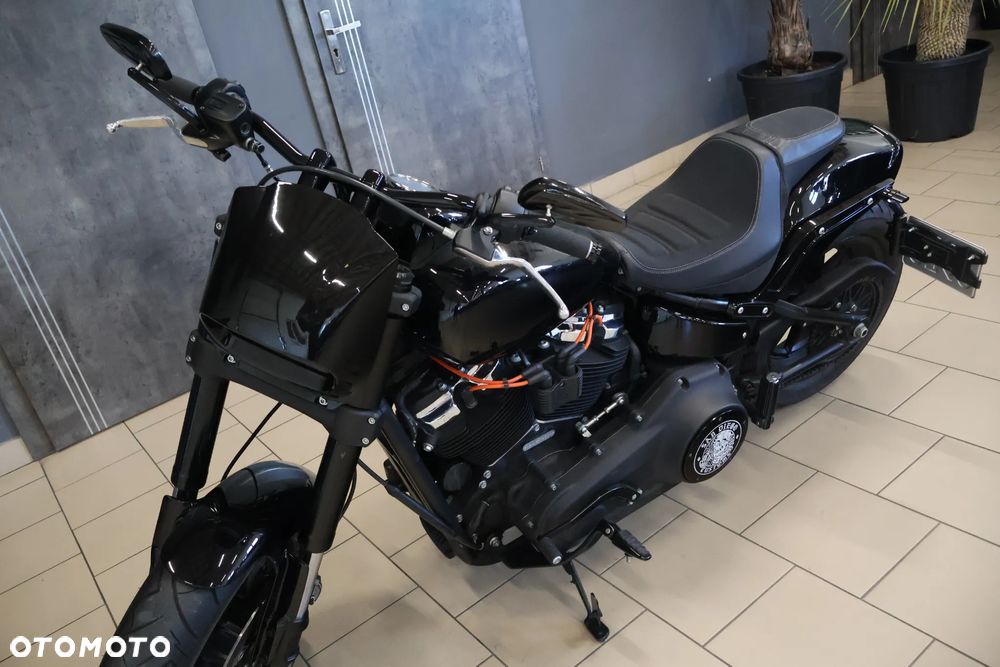 Harley-Davidson Softail Fat Bob - 19