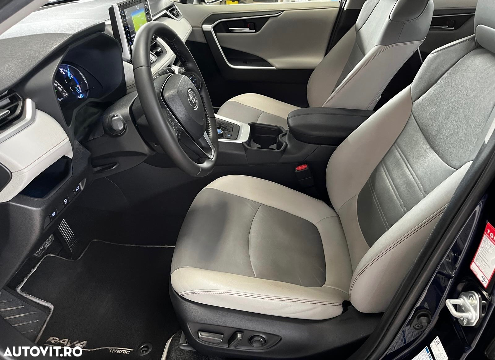 Toyota RAV4 2.5 4x4 Hybrid Lounge - 24
