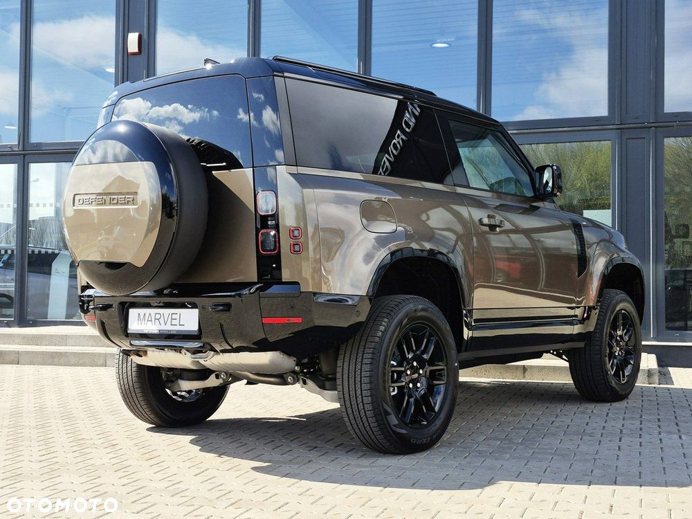 Land Rover Defender - 12