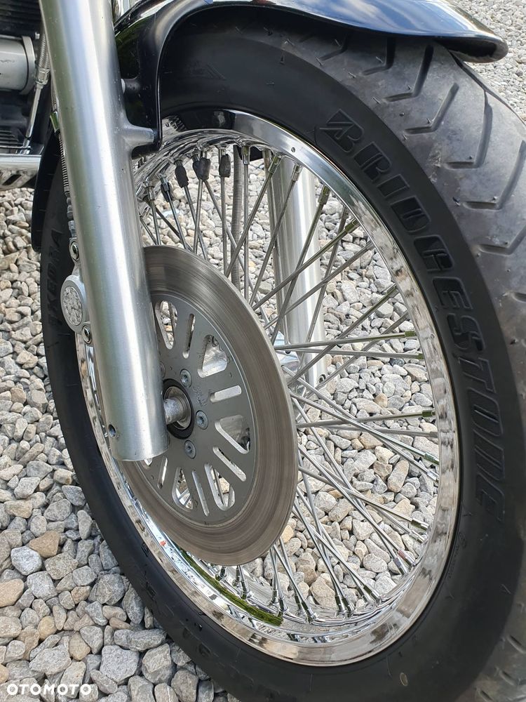 Suzuki Intruder - 17