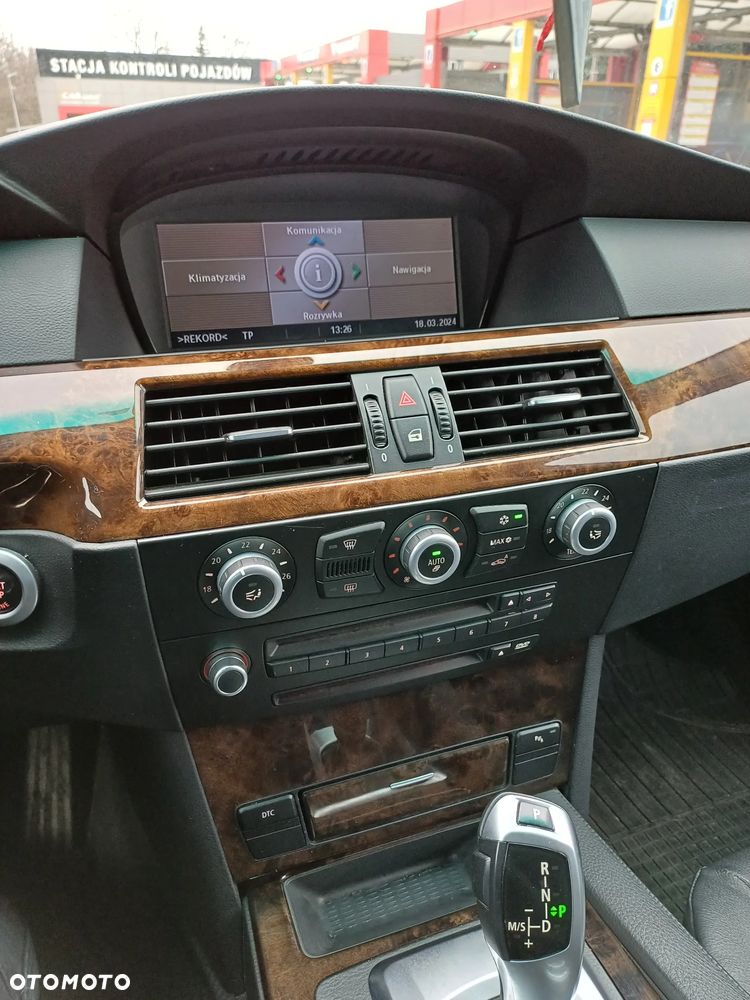 BMW Seria 5 530d xDrive - 12